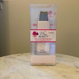 Plum Beauty Spatula New In Box